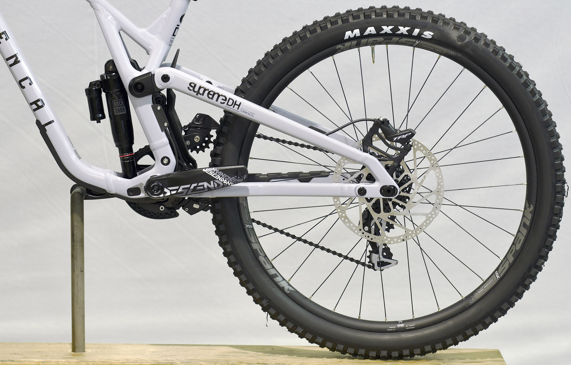 COMMENCAL SUPREME DH V5 RIDE ROCKSHOX TEAM CLOUD - M (23150802) image number null