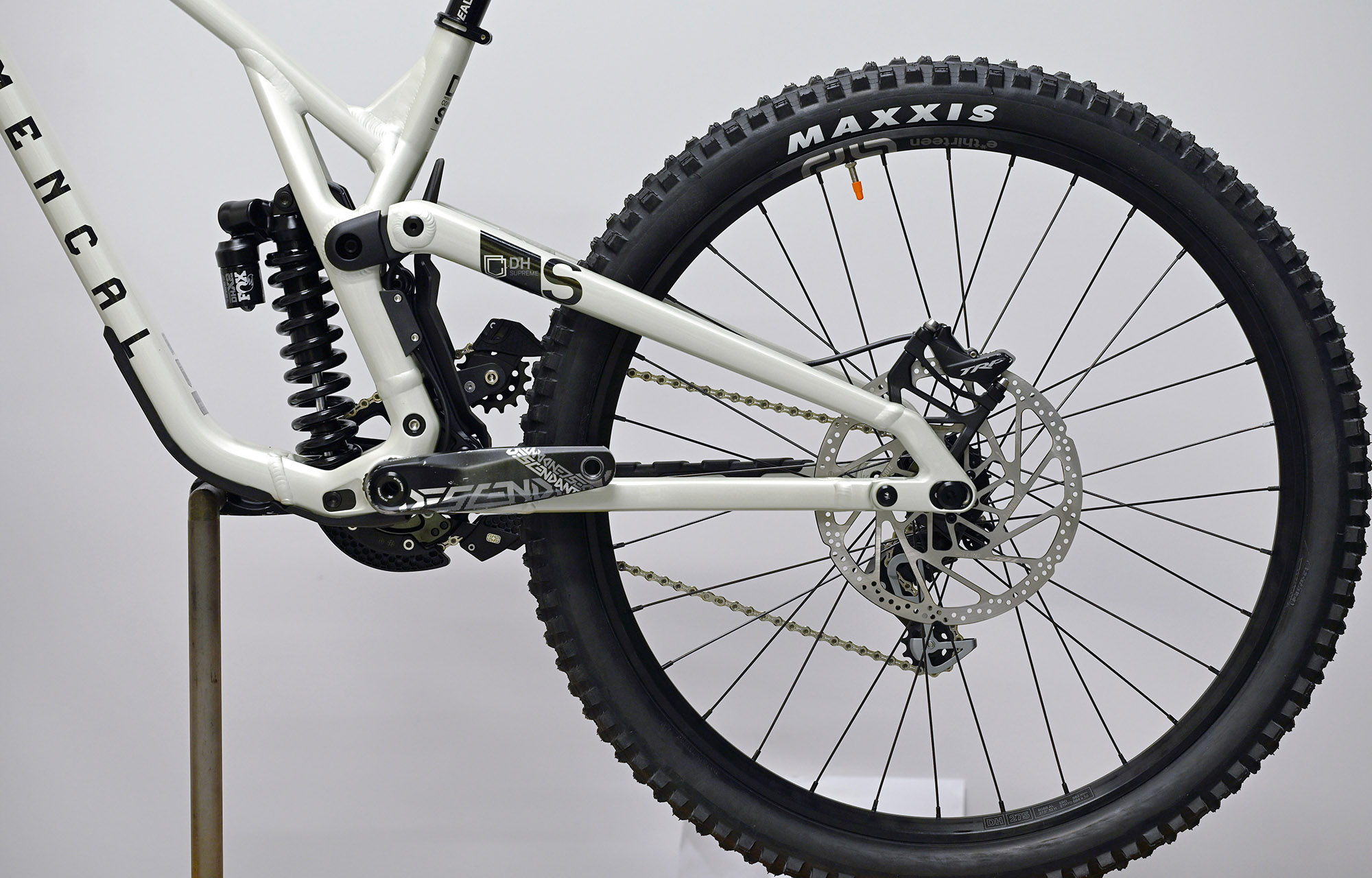 COMMENCAL SUPREME DH V5 ESSENTIAL CLEAR SILVER - M (23150102) image number null
