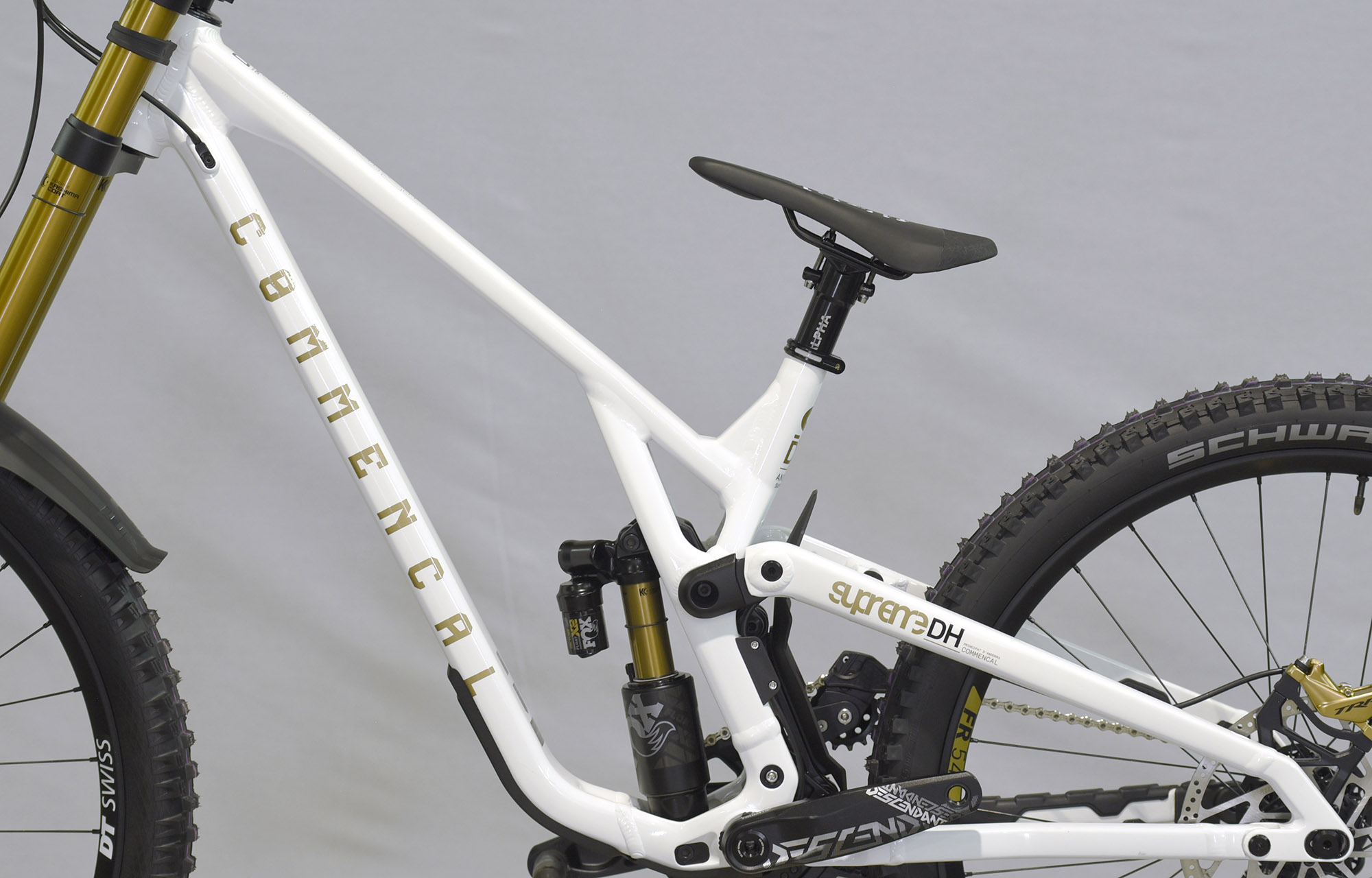 COMMENCAL SUPREME DH V5 SIGNATURE LTD PURE WHITE - S (23151001) image number null