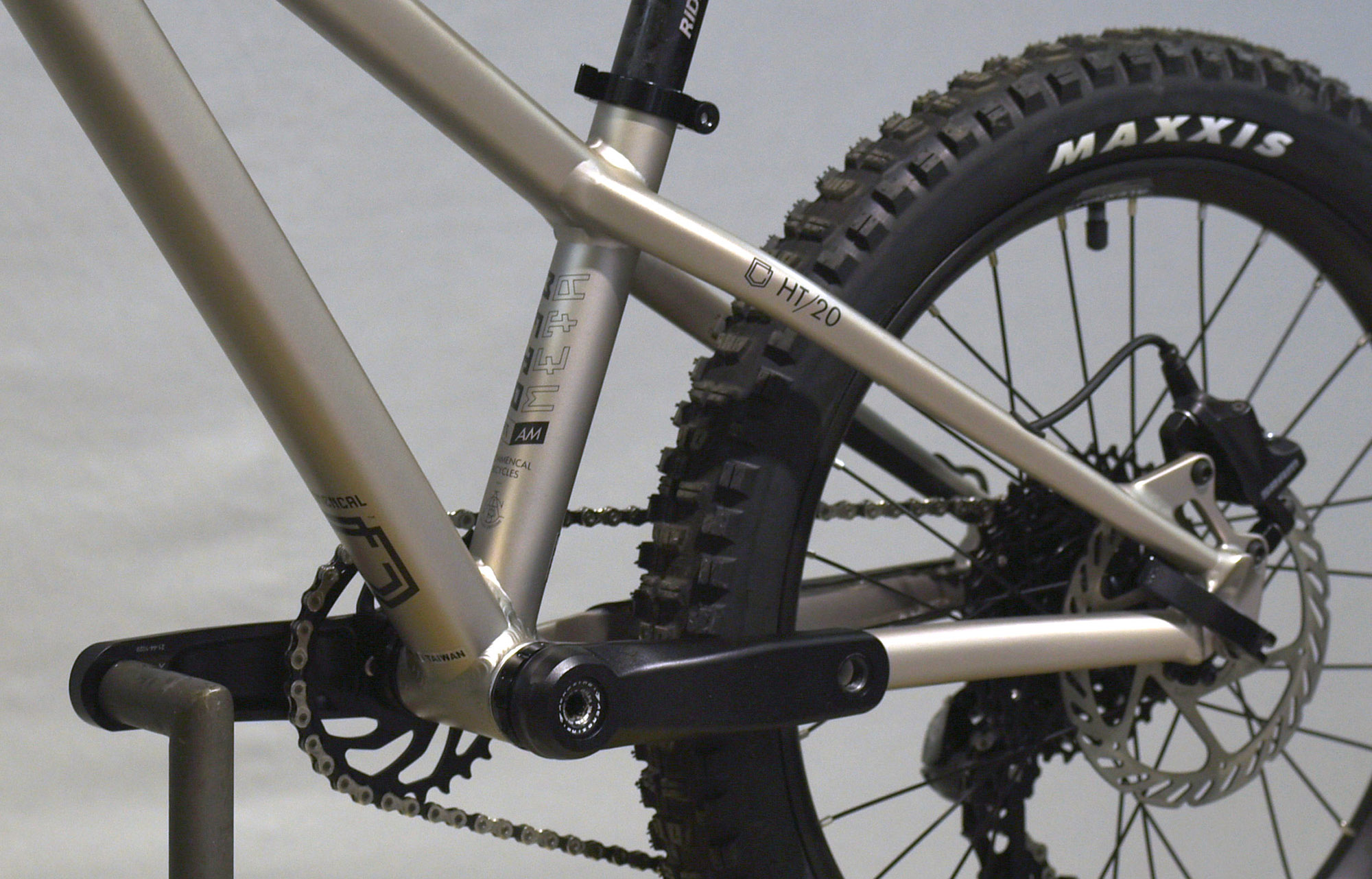 COMMENCAL META HT 20 V2 CHAMPAGNE - 20 (22170100) image number null