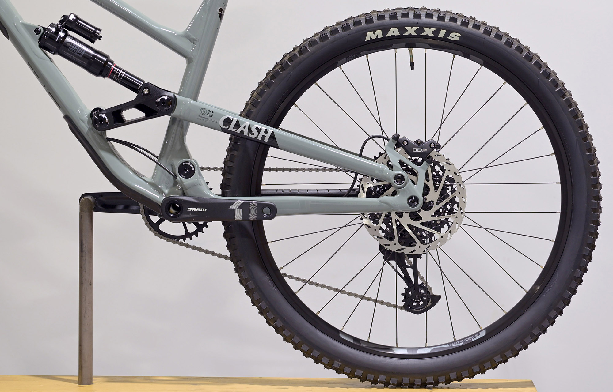 COMMENCAL CLASH RIDE PYRITE GREY ROCKSHOX - L (23132803) image cover number large 5