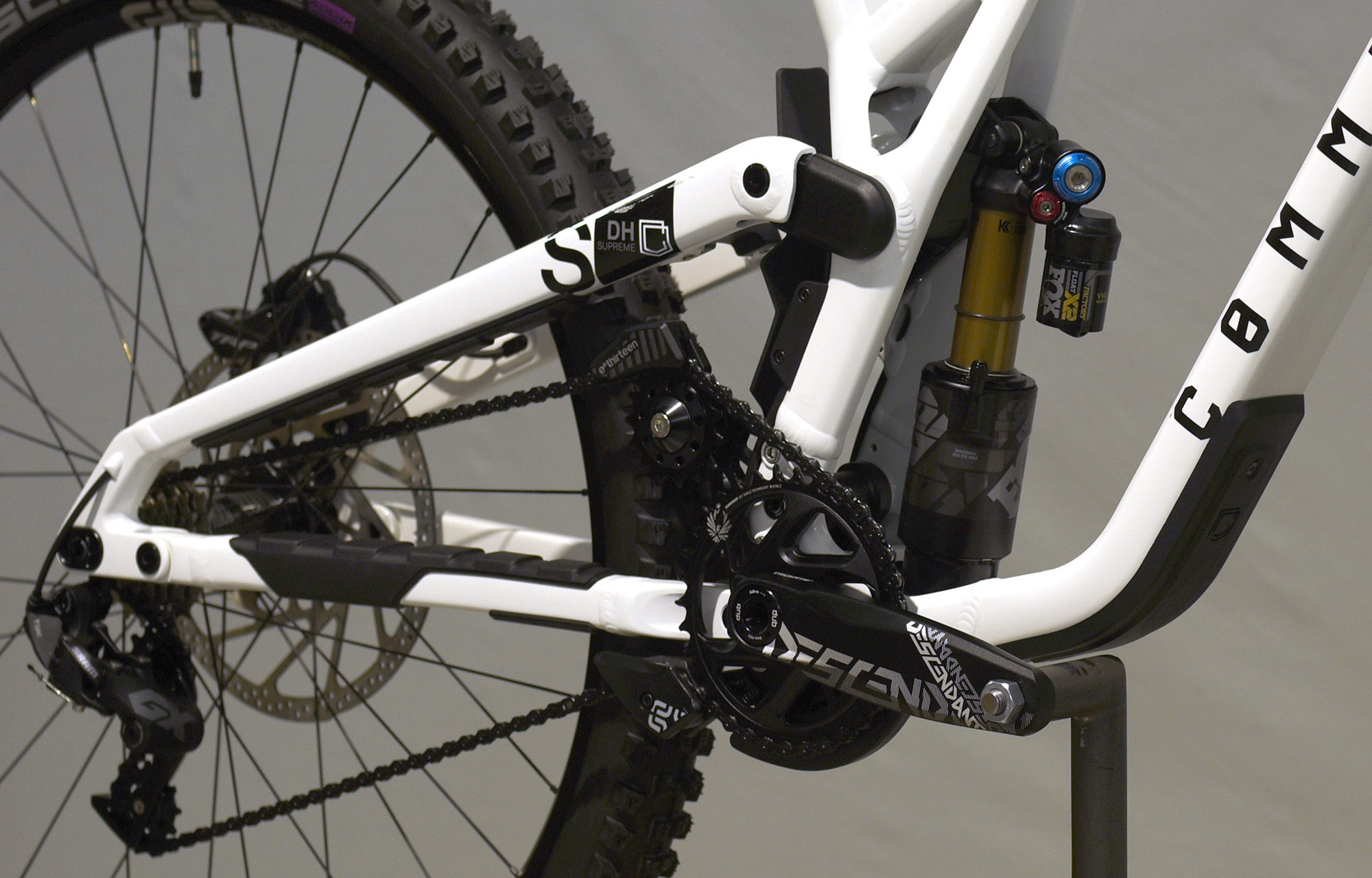 COMMENCAL SUPREME DH V5 SIGNATURE AIR PURE WHITE - L (23150203) image number null