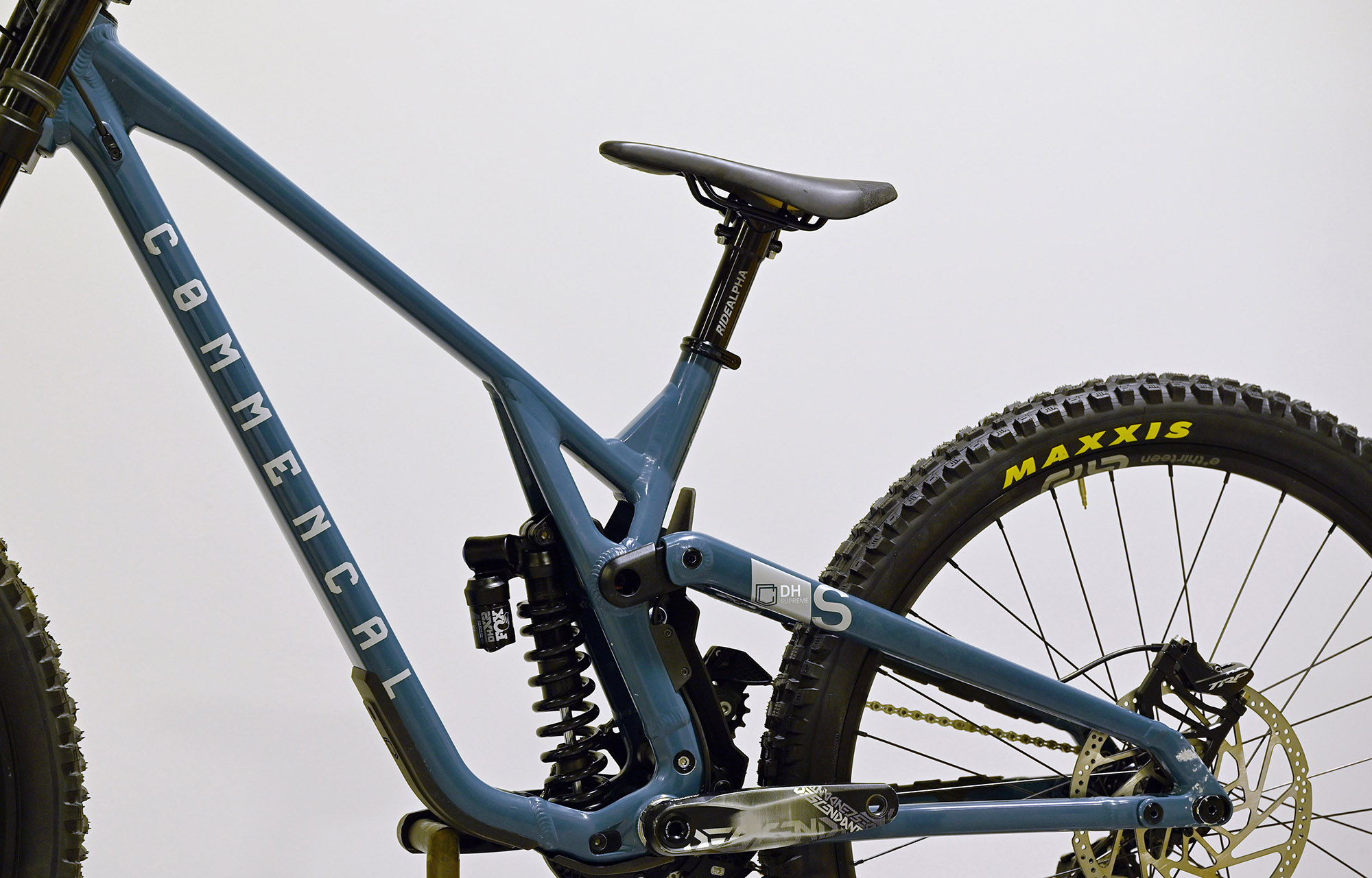 COMMENCAL SUPREME DH V5 ESSENTIAL AQUA BLUE - M (23150102) image number null