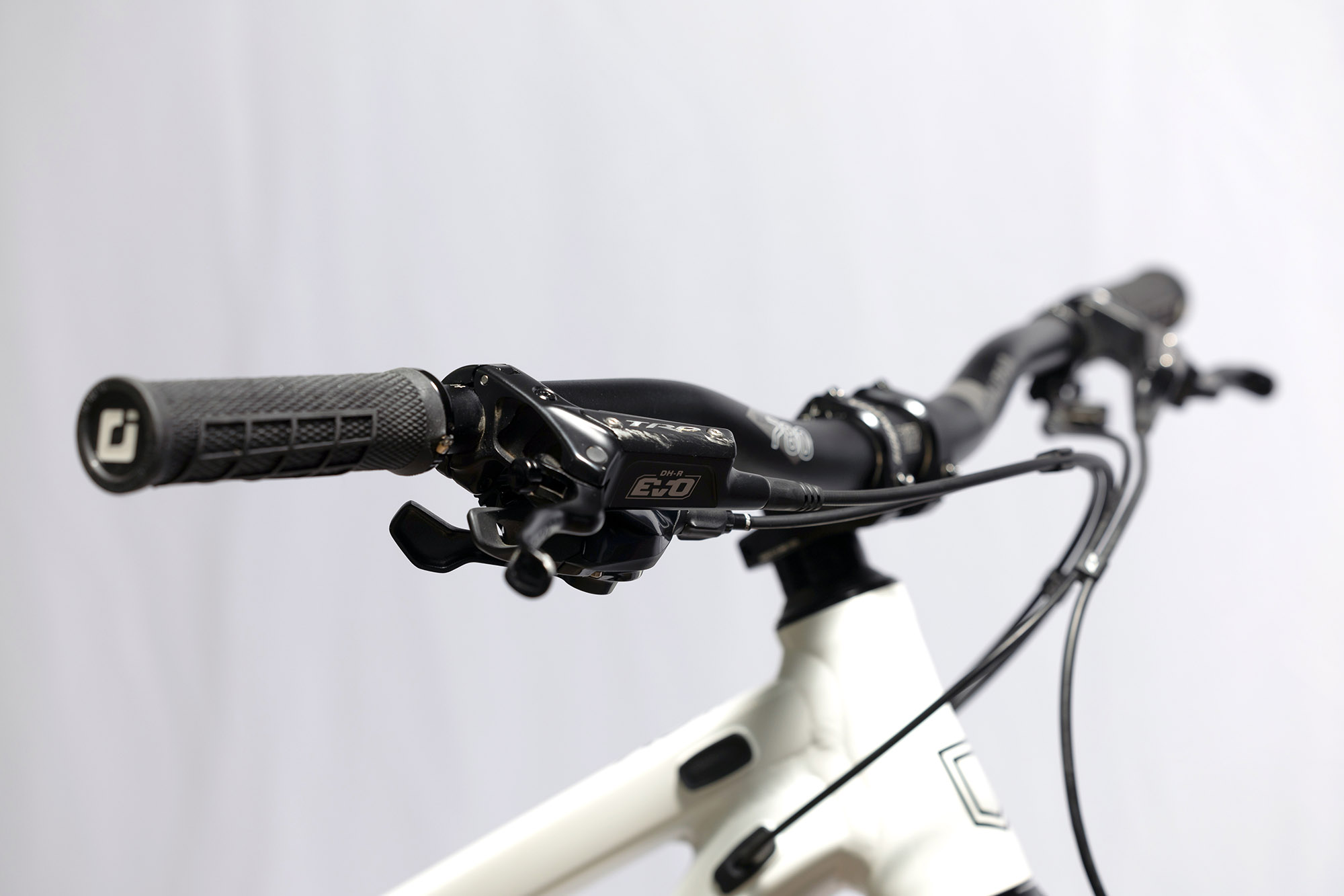 COMMENCAL META SX V4 RACE PURE WHITE - M (22134902) image number null
